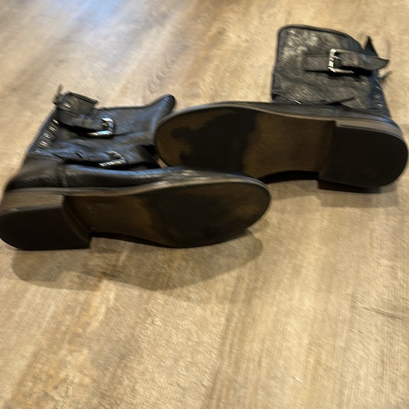Women’s Steve Madden bike boot size 7.5. Cute buckles and embellishment. - Picture 4 of 5